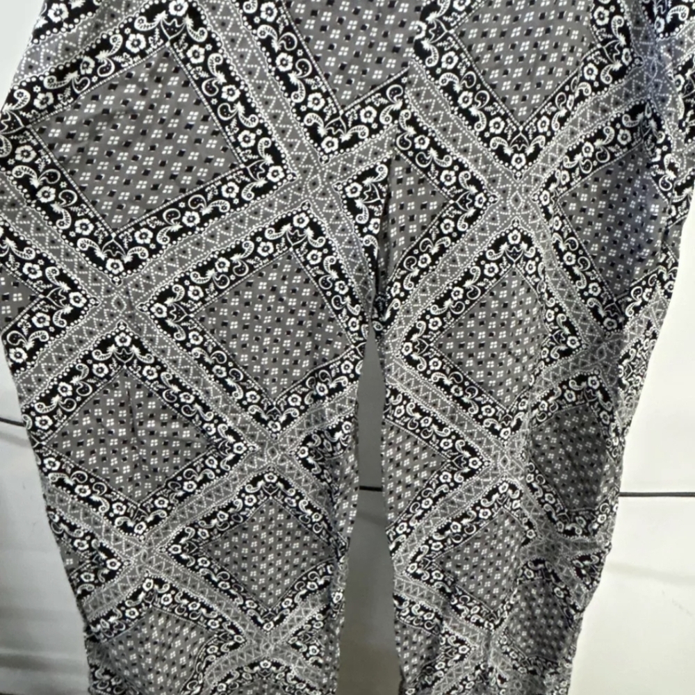 C & C California Printed Tiered Loose Wide Leg Jumpsuit Size L NWT MSRP $108 - Picture 5 of 9